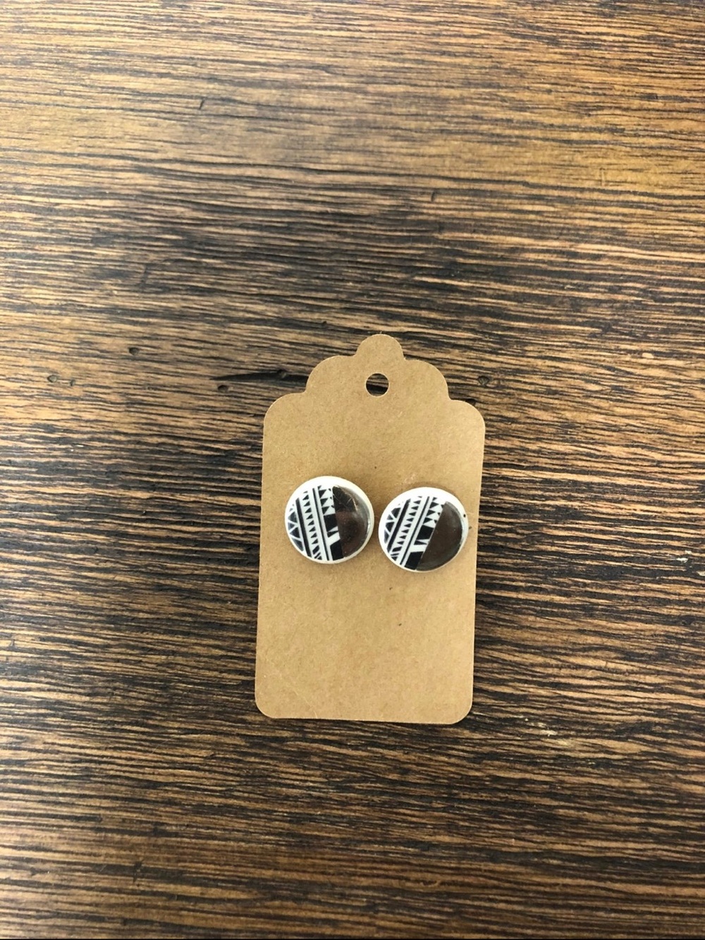 Geometric patterned earrings - Picture 2 of 5